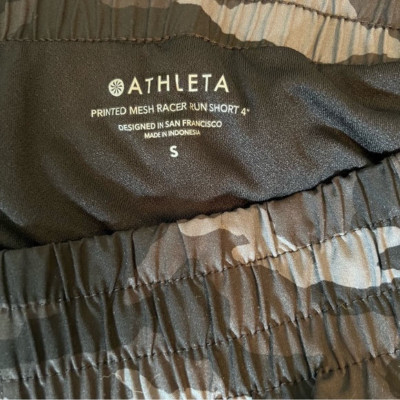 Athleta Small Printed Mesh Racer Run 4 Shorts Camo Lined Black Gray - Picture 2 of 4
